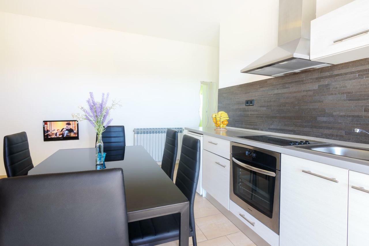 Very Special Apartments Pakostane Bagian luar foto